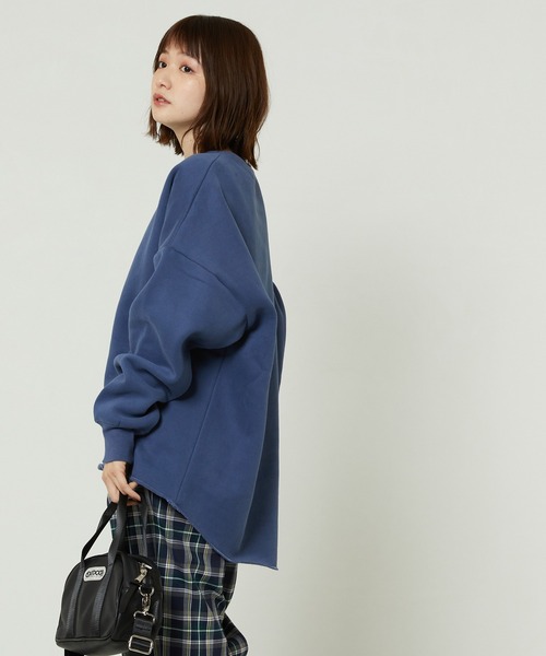 FREAK'S STORE（フリークスストア）の「ヘビーウェイト変形ラウンドヘムクルーネックスウェット（スウェット・レディース・ブルー/グレー/ブラック・マルチサイズ）」の3枚目の写真