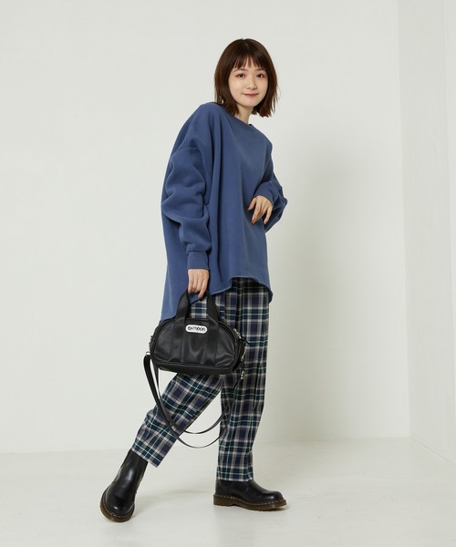 FREAK'S STORE（フリークスストア）の「ヘビーウェイト変形ラウンドヘムクルーネックスウェット（スウェット・レディース・ブルー/グレー/ブラック・マルチサイズ）」の21枚目の写真