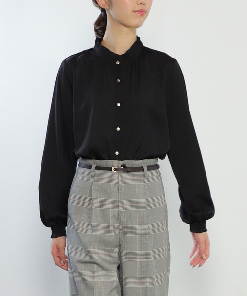 Honeys（ハニーズ）の「スタンドフリルブラウス（シャツ/ブラウス・レディース・ホワイト/ブラック/ブルー系その他/ピンク系その他/グレイッシュベージュ・S/M/L）」の3枚目の写真