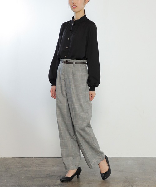 Honeys（ハニーズ）の「スタンドフリルブラウス（シャツ/ブラウス・レディース・ホワイト/ブラック/ブルー系その他/ピンク系その他/グレイッシュベージュ・S/M/L）」の9枚目の写真