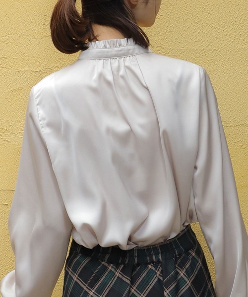 Honeys（ハニーズ）の「スタンドフリルブラウス（シャツ/ブラウス・レディース・ホワイト/ブラック/ブルー系その他/ピンク系その他/グレイッシュベージュ・S/M/L）」の19枚目の写真