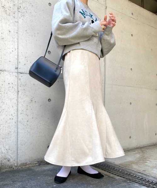 CPCM（シーピーシーエム）の「フェイクスエードマーメイドハギスカート（スカート・レディース・ブラック/オレンジ/グリーン/アイボリー・FREE）」の2枚目の写真