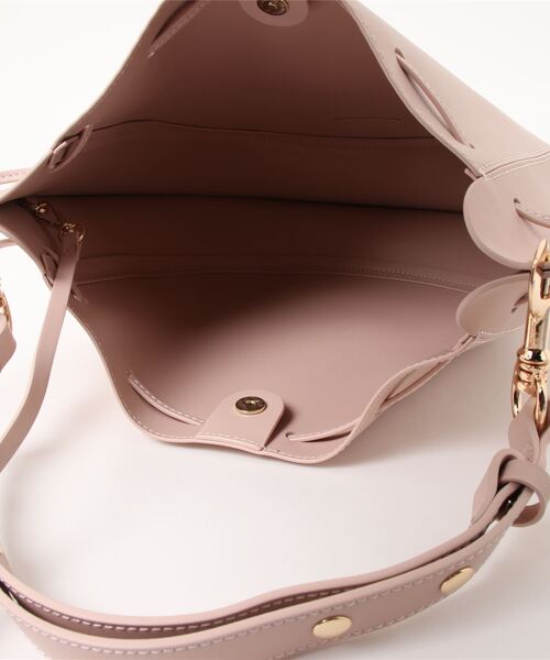 Folli Follie(フォリフォリ)の「EMMA ラウンドレザーショルダーバッグ(ショルダーバッグ・レディース・ベージュ/ピンク・フリー)」の3枚目の写真