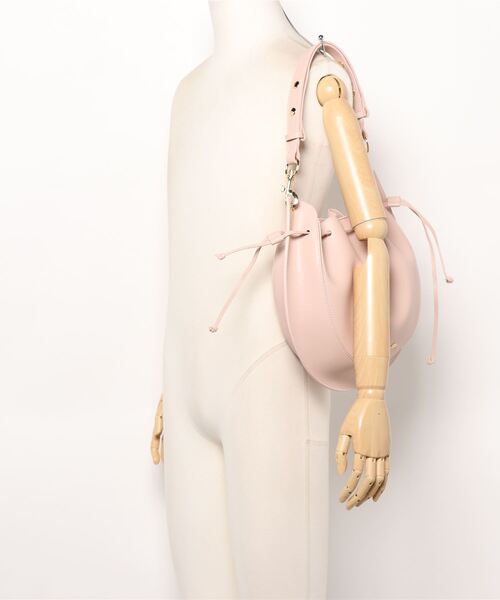 Folli Follie(フォリフォリ)の「EMMA ラウンドレザーショルダーバッグ(ショルダーバッグ・レディース・ベージュ/ピンク・フリー)」の6枚目の写真