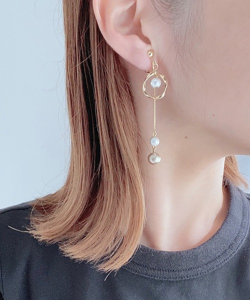 tone(トーン)の「【As】コットンパール 3連 イヤリング(MA)(イヤリング・レディース・シルバー/ゴールド/ゴールド系その他2/ゴールド系その他3/シルバー系その他2/シルバー系その他3/ゴールド系その他4/シルバー系その他4/ゴールド系その他5/シルバー系その他5/ゴールド系その他6/シルバー系その他6/ゴールド系その他7・FREE)」の2枚目の写真