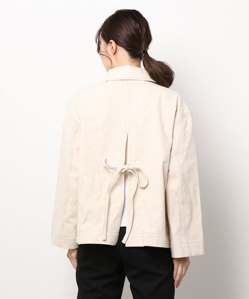 A de a.v.v(アードアー・ヴェ・ヴェ)の「デニムライクカラー袖&後ろ開きジャケット(デニムジャケット・レディース・グリーン/アイボリー/ピンク・36/38)」の6枚目の写真