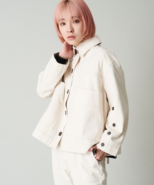 A de a.v.v(アードアー・ヴェ・ヴェ)の「デニムライクカラー袖&後ろ開きジャケット(デニムジャケット・レディース・グリーン/アイボリー/ピンク・36/38)」の13枚目の写真