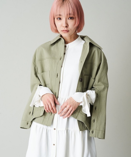 A de a.v.v(アードアー・ヴェ・ヴェ)の「デニムライクカラー袖&後ろ開きジャケット(デニムジャケット・レディース・グリーン/アイボリー/ピンク・36/38)」の14枚目の写真