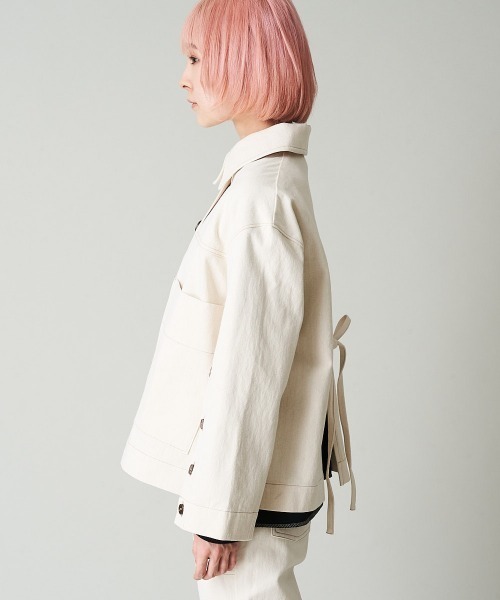 A de a.v.v(アードアー・ヴェ・ヴェ)の「デニムライクカラー袖&後ろ開きジャケット(デニムジャケット・レディース・グリーン/アイボリー/ピンク・36/38)」の16枚目の写真