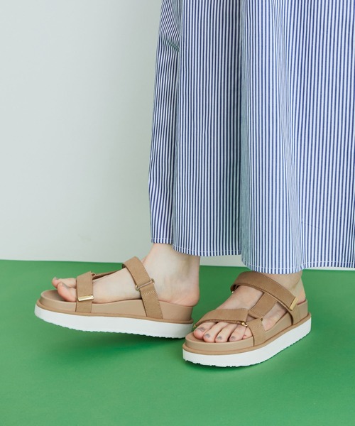 ADAM ET ROPE'（アダムエロペ）の「プラットフォームベルクロサンダル（サンダル・レディース・ブラック/ベージュ・23.0cm/23.5cm/24.0cm/24.5cm）」の7枚目の写真
