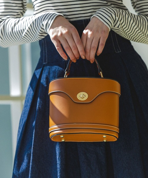 Andemiu（アンデミュウ）の「ステッチバニティバッグ274306（ショルダーバッグ・レディース・ブラック/ブラウン・FREE）」の2枚目の写真