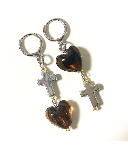 tone(トーン)の「【schein】シルバー クロス ハート ピアス(MA)(ピアス(両耳用)・レディース・グリーン/ライトグリーン/レッド/ゴールド/ブルー/ブラウン/ライトブルー/インディゴブルー/オレンジ系/エメラルド/クリア・FREE)」の3枚目の写真