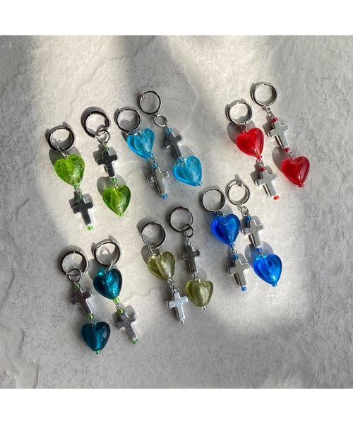 tone(トーン)の「【schein】シルバー クロス ハート ピアス(MA)(ピアス(両耳用)・レディース・グリーン/ライトグリーン/レッド/ゴールド/ブルー/ブラウン/ライトブルー/インディゴブルー/オレンジ系/エメラルド/クリア・FREE)」の13枚目の写真