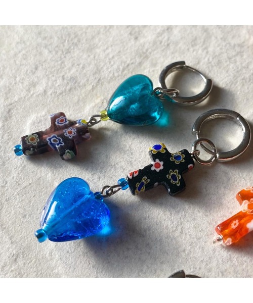 tone(トーン)の「【schein】シルバー クロス ハート ピアス(MA)(ピアス(両耳用)・レディース・グリーン/ライトグリーン/レッド/ゴールド/ブルー/ブラウン/ライトブルー/インディゴブルー/オレンジ系/エメラルド/クリア・FREE)」の18枚目の写真