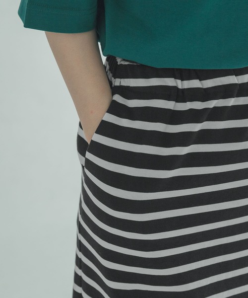 FORK&SPOON(フォークアンドスプーン)の「FORK&SPOON カットソーボーダースカート(スカート・レディース・ブラック系その他/ホワイト系その他・1/2)」の12枚目の写真