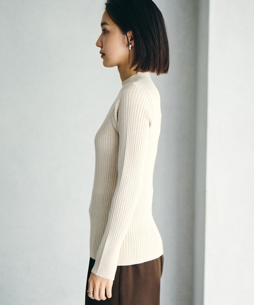 VIS(ビス)の「【吸湿発熱・エコベロ】リブ切替ハイネックニットプルオーバー【sustainable】(ニット/セーター・レディース・ブラック/オレンジ/ピンク/キナリ/ダークグリーン/グレー/イエロー系その他・FREE)」の21枚目の写真