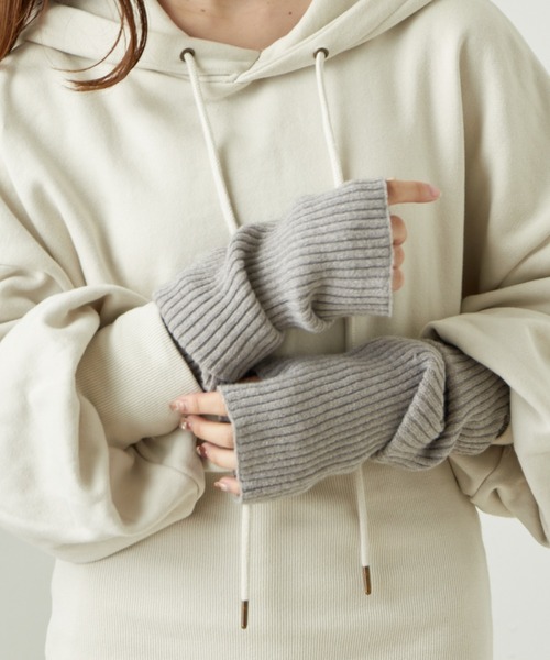 Chico（チコ）の「リブアームウォーマー（アームカバー・レディース・グレー/ブラック/アイボリー/ベージュ/ピンク・FREE）」の9枚目の写真