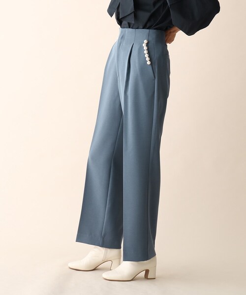 OPAQUE.CLIP（オペークドットクリップ）の「◆フェイクパール釦ストレートパンツ（その他パンツ・レディース・ブラック/オフホワイト/ブルー・38/36）」の4枚目の写真