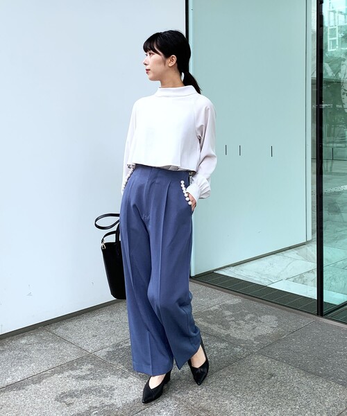 OPAQUE.CLIP（オペークドットクリップ）の「◆フェイクパール釦ストレートパンツ（その他パンツ・レディース・ブラック/オフホワイト/ブルー・38/36）」の9枚目の写真