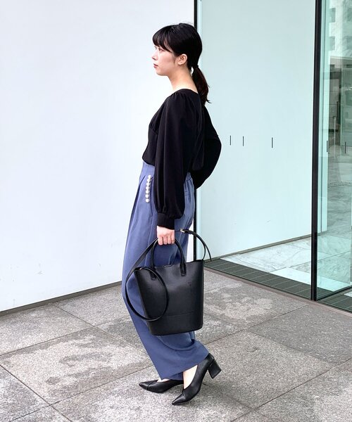 OPAQUE.CLIP（オペークドットクリップ）の「◆フェイクパール釦ストレートパンツ（その他パンツ・レディース・ブラック/オフホワイト/ブルー・38/36）」の11枚目の写真