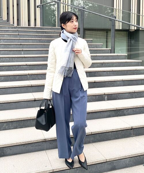 OPAQUE.CLIP（オペークドットクリップ）の「◆フェイクパール釦ストレートパンツ（その他パンツ・レディース・ブラック/オフホワイト/ブルー・38/36）」の13枚目の写真