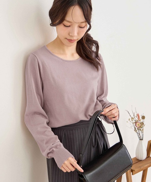 CHAN ME(チャンミ)の「カシミヤタッチクルーネックニット(ニット/セーター・レディース・ベージュ/チャコール/コーラル/レッド/アイボリー/ブラック/ブルー/ホワイト×ブラック/オレンジ/グレー/グリーン/ホワイト系その他/ホワイト/ラベンダー・X-LARGE/MEDIUM/LARGE)」の9枚目の写真