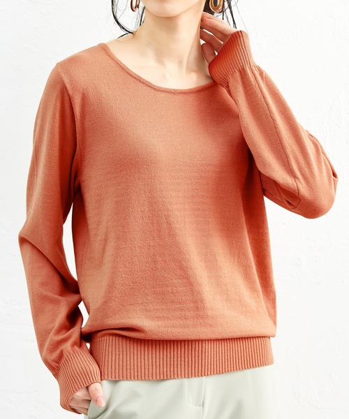 CHAN ME(チャンミ)の「カシミヤタッチクルーネックニット(ニット/セーター・レディース・ベージュ/チャコール/コーラル/レッド/アイボリー/ブラック/ブルー/ホワイト×ブラック/オレンジ/グレー/グリーン/ホワイト系その他/ホワイト/ラベンダー・X-LARGE/MEDIUM/LARGE)」の14枚目の写真