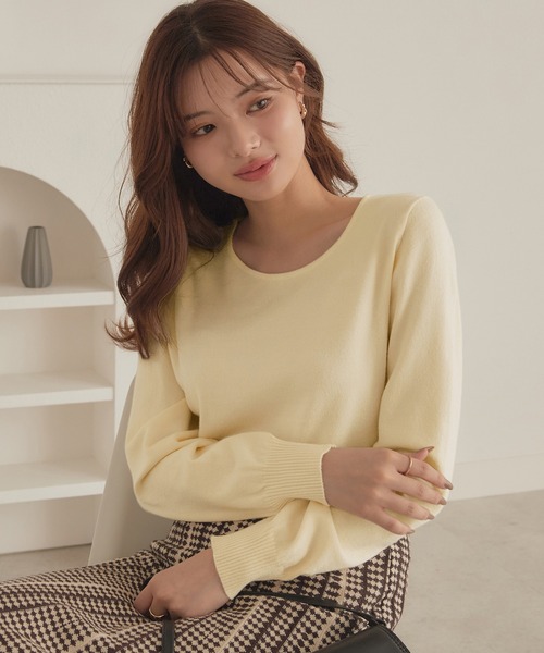 CHAN ME(チャンミ)の「カシミヤタッチクルーネックニット(ニット/セーター・レディース・ベージュ/チャコール/コーラル/レッド/アイボリー/ブラック/ブルー/ホワイト×ブラック/オレンジ/グレー/グリーン/ホワイト系その他/ホワイト/ラベンダー・X-LARGE/MEDIUM/LARGE)」の3枚目の写真