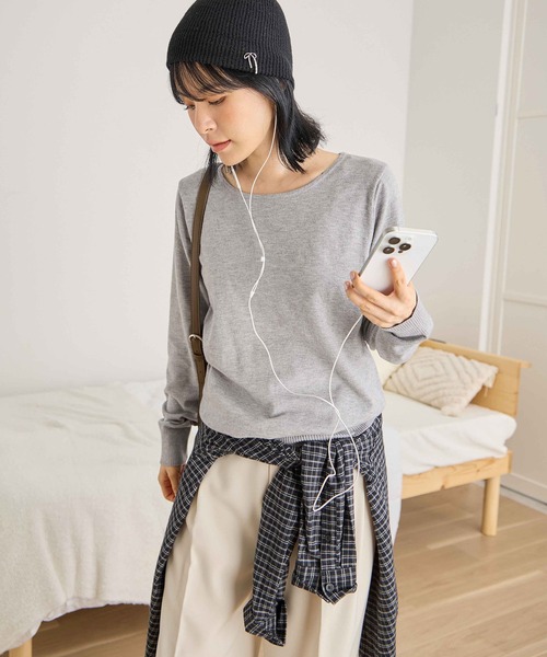 CHAN ME(チャンミ)の「カシミヤタッチクルーネックニット(ニット/セーター・レディース・ベージュ/チャコール/コーラル/レッド/アイボリー/ブラック/ブルー/ホワイト×ブラック/オレンジ/グレー/グリーン/ホワイト系その他/ホワイト/ラベンダー・X-LARGE/MEDIUM/LARGE)」の19枚目の写真