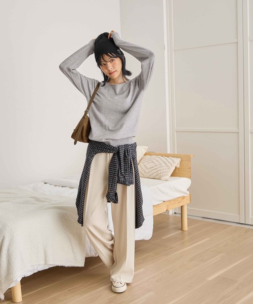 CHAN ME(チャンミ)の「カシミヤタッチクルーネックニット(ニット/セーター・レディース・ベージュ/チャコール/コーラル/レッド/アイボリー/ブラック/ブルー/ホワイト×ブラック/オレンジ/グレー/グリーン/ホワイト系その他/ホワイト/ラベンダー・X-LARGE/MEDIUM/LARGE)」の20枚目の写真