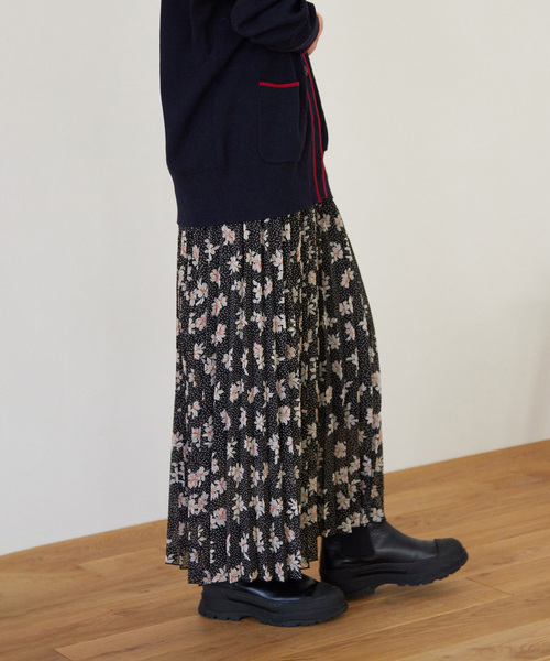 JOURNAL STANDARD relume(ジャーナルスタンダード レリューム)の「ドットフラワープリントプリーツスカート(スカート・レディース・ブラック/ネイビー・FREE)」の9枚目の写真