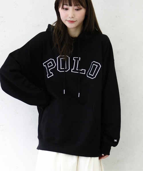 POLO BCS（ポロ ビーシーエス）の「POLO BCS/ポロ　ビーシーエス　T/C裏毛カレッジロゴプルパーカー（パーカー・メンズ・ホワイト/ブラック/ネイビー・MEDIUM/LARGE）」の2枚目の写真