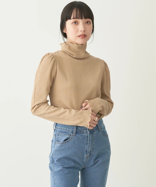 earth music&ecology(アースミュージックアンドエコロジー)の「ハイネックパワショルプルオーバー(Tシャツ/カットソー・レディース・ベージュ/ブラック/サックスブルー/アイボリー・M/S)」の4枚目の写真