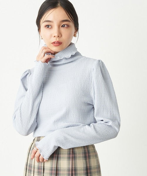 earth music&ecology(アースミュージックアンドエコロジー)の「ハイネックパワショルプルオーバー(Tシャツ/カットソー・レディース・ベージュ/ブラック/サックスブルー/アイボリー・M/S)」の1枚目の写真