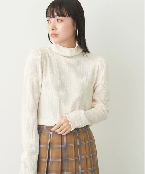 earth music&ecology(アースミュージックアンドエコロジー)の「ハイネックパワショルプルオーバー(Tシャツ/カットソー・レディース・ベージュ/ブラック/サックスブルー/アイボリー・M/S)」の2枚目の写真