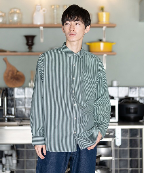 BRICK & SONS（ブリックアンドサンズ）の「リラックスバックプリーツシャツ＜グリーンストライプ＞（シャツ/ブラウス・メンズ・グリーン・XS/S/M/L/LL）」の2枚目の写真