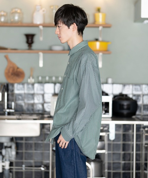 BRICK & SONS（ブリックアンドサンズ）の「リラックスバックプリーツシャツ＜グリーンストライプ＞（シャツ/ブラウス・メンズ・グリーン・XS/S/M/L/LL）」の3枚目の写真