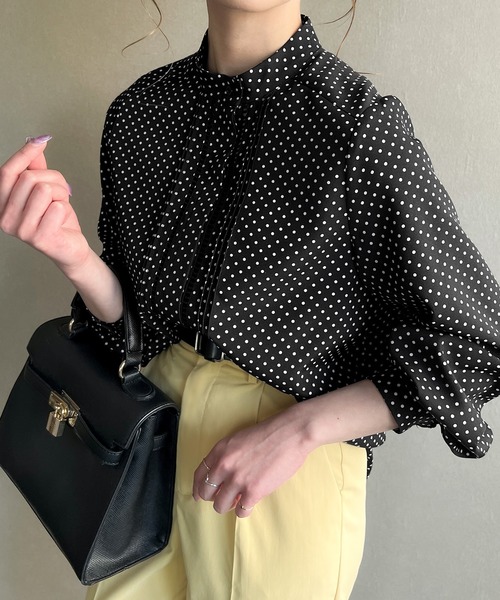 ドットスタンドカラーピンタックブラウス