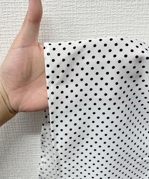 ドットスタンドカラーピンタックブラウス