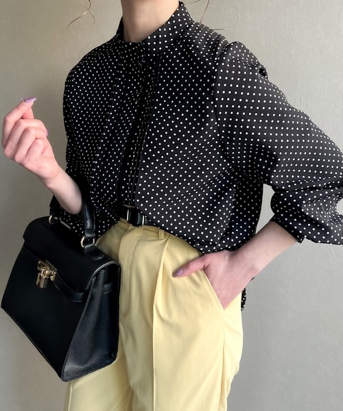 ドットスタンドカラーピンタックブラウス