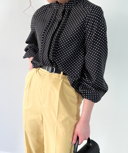 ドットスタンドカラーピンタックブラウス