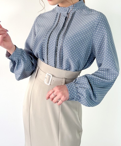 ドットスタンドカラーピンタックブラウス