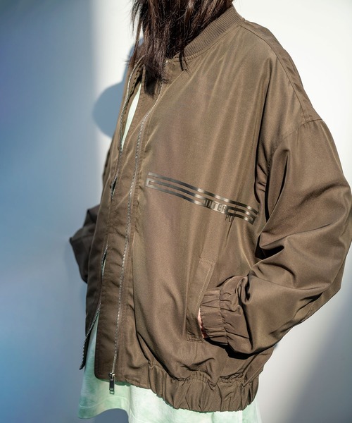 INTERPLAY（インタープレイ）の「【INTERPLAY x Toru Kajioka】「Fantastic Flower」 ライト ジャケット（MA-1・レディース・ブラウン/ブラック・FREE）」の19枚目の写真