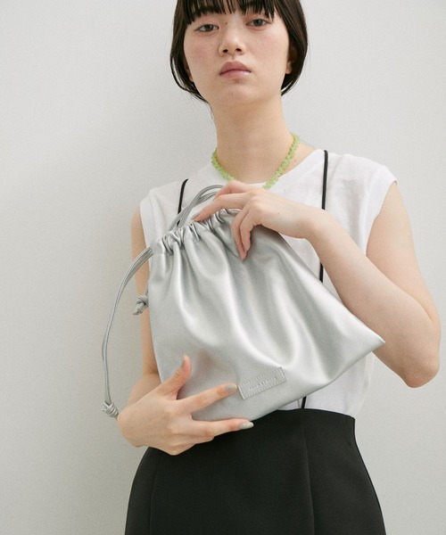 ADAM ET ROPE'（アダムエロペ）の「【2WAY】マクラメ巾着バッグ（ハンドバッグ・レディース・ブラック/シルバー・FREE）」の9枚目の写真