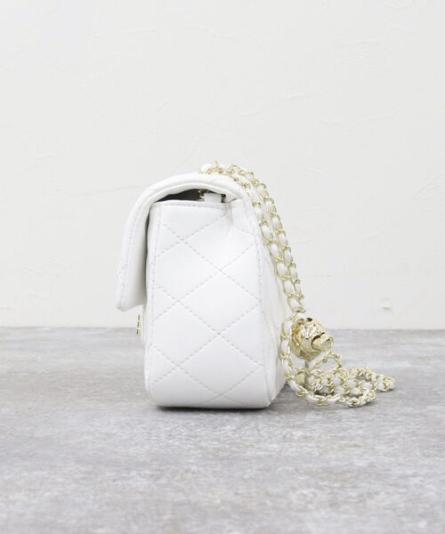 fredy emue（フレディエミュ）の「キルティングボックスチェーンバッグ（ショルダーバッグ・レディース・オフホワイト/ブラック・FREE）」の4枚目の写真
