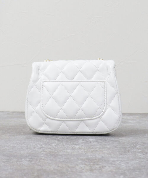 fredy emue（フレディエミュ）の「キルティングボックスチェーンバッグ（ショルダーバッグ・レディース・オフホワイト/ブラック・FREE）」の5枚目の写真