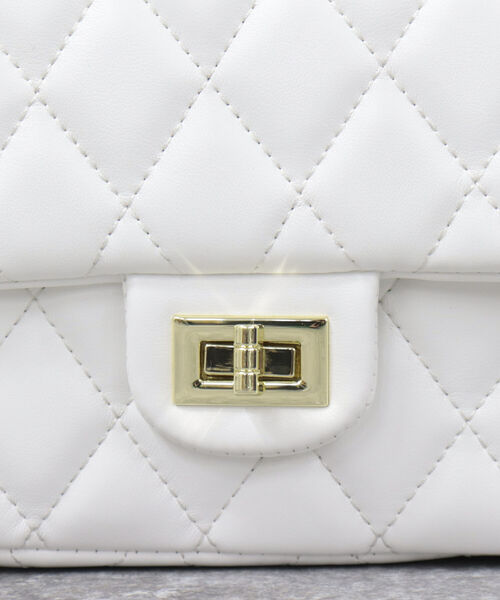 fredy emue（フレディエミュ）の「キルティングボックスチェーンバッグ（ショルダーバッグ・レディース・オフホワイト/ブラック・FREE）」の6枚目の写真