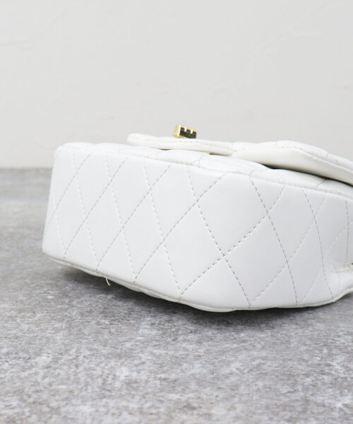 fredy emue（フレディエミュ）の「キルティングボックスチェーンバッグ（ショルダーバッグ・レディース・オフホワイト/ブラック・FREE）」の7枚目の写真