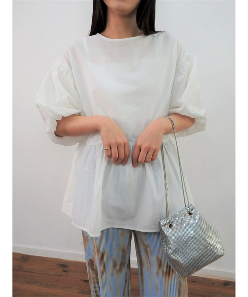 EASEBLUE(イーズブルー)の「袖ボリュームチュニック(シャツ/ブラウス・レディース・ブラック/ブルー/オフホワイト・FREE)」の1枚目の写真