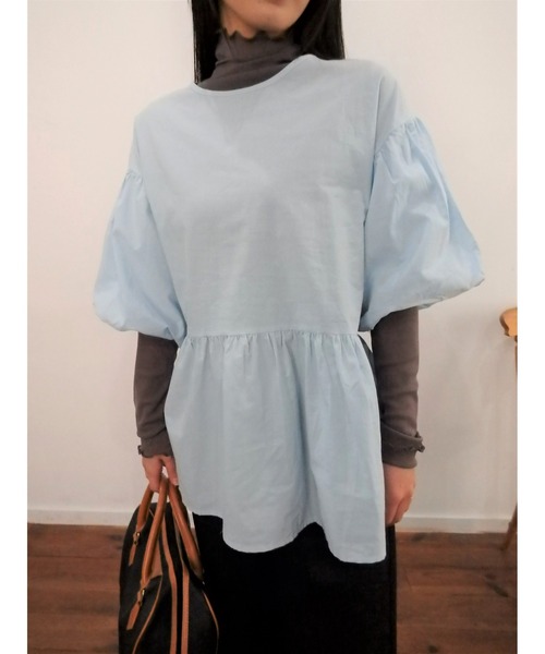 EASEBLUE(イーズブルー)の「袖ボリュームチュニック(シャツ/ブラウス・レディース・ブラック/ブルー/オフホワイト・FREE)」の2枚目の写真